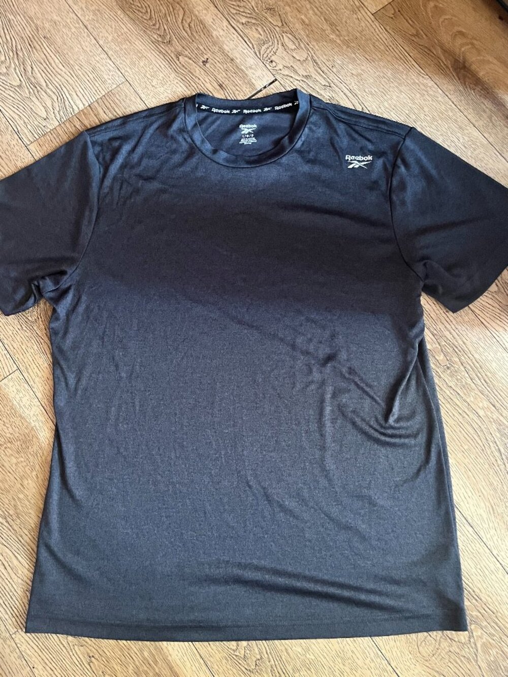 Reebok Men Athletic crew neck short sleeve black T-shirt   Sz Large Logo